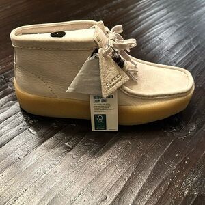 Clark’s Wallabee Cup White Newbuck- NIB